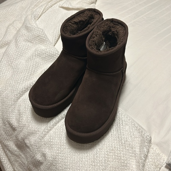 Platform Chocolate Brown Uggs (Ugg Boots) - Picture 3 of 6